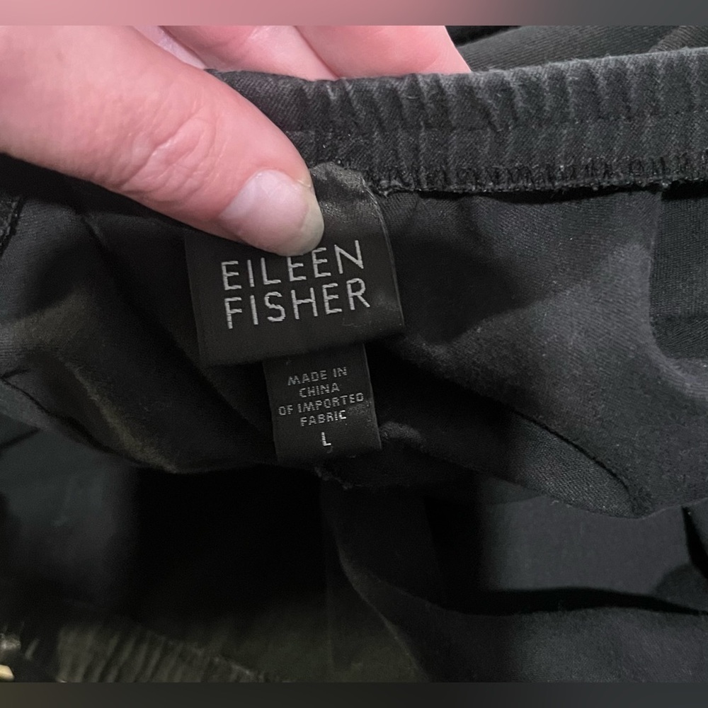Eileen Fischer black pull on cropped straight pants with side zip and elastic - Picture 3 of 4